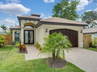 647 108th Ave N, Naples, FL 34108