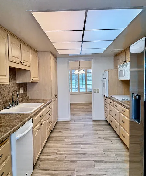 15430 N Bowling Green Dr — Photo 2