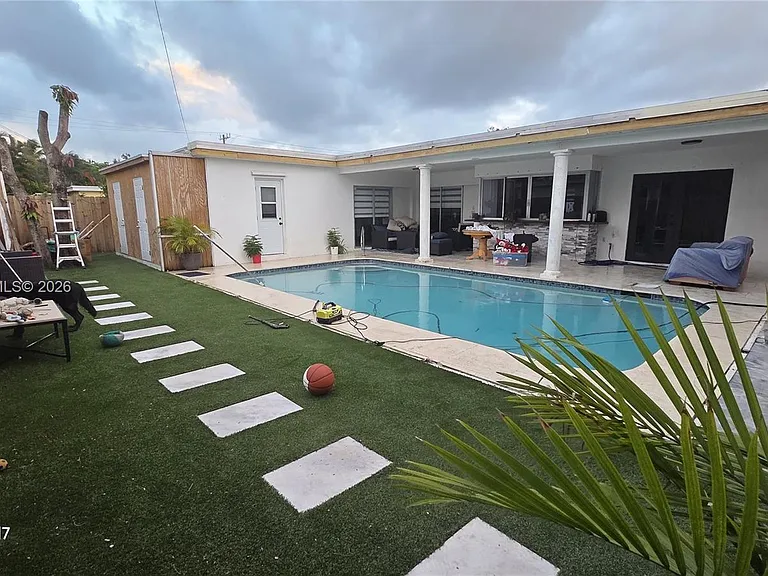 7817 Fairway Blvd — Photo 9