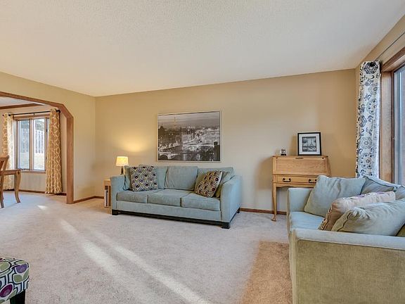 3rd image of 1528 Royal Hills Dr