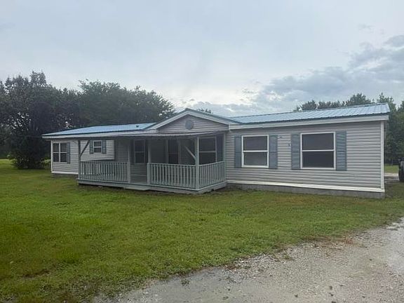 3rd image of 1100 Pine Top Rd