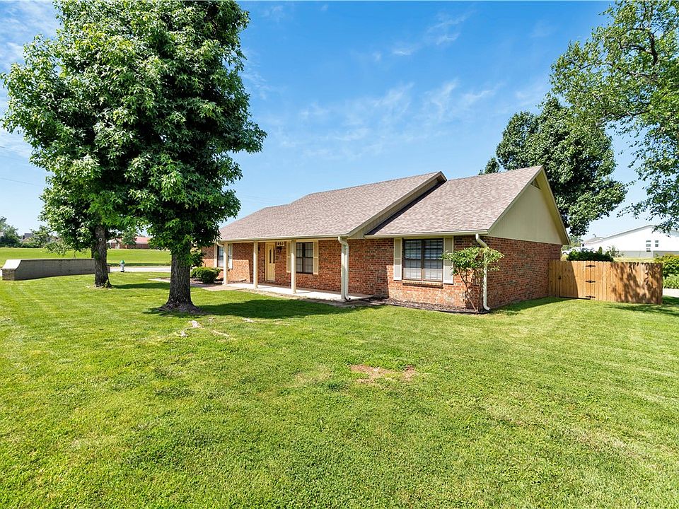 1st image of 850 S Chateau Dr