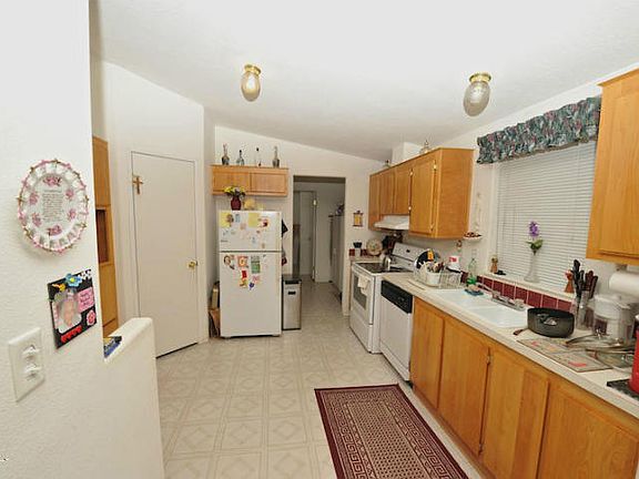 3rd image of 645 Indian Trail Ave