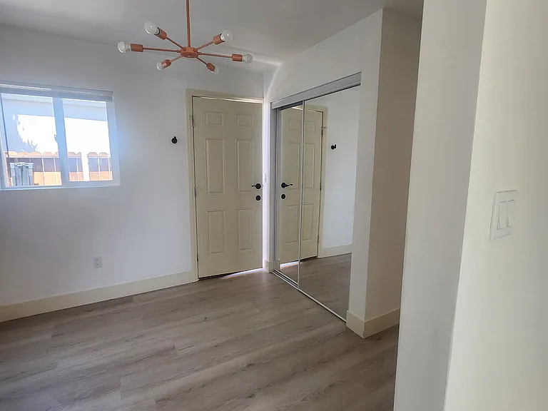 1111 S Rimpau Blvd — Photo 8
