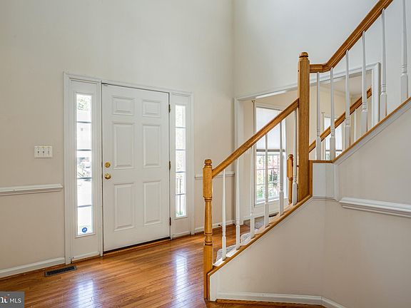 4th image of 10218 Lees Crossing Ln