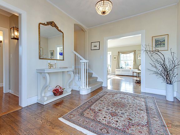 5th image of 1680 Hickory Knoll Dr