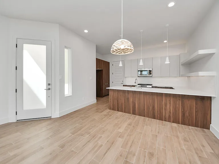 13104 Moncloa Dr — Photo 5