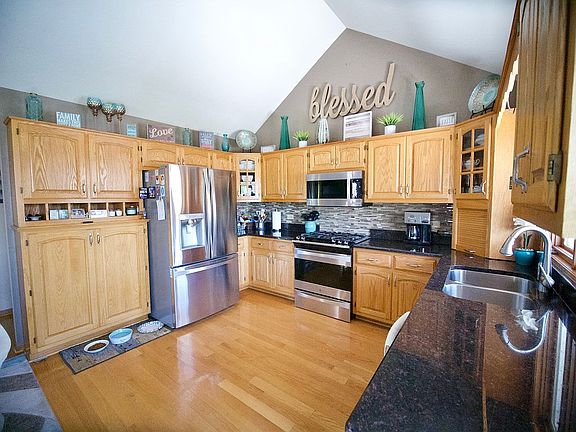 5th image of 16634 Lee Ave