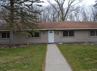 16169 Crest Dr, Linden, MI 48451
