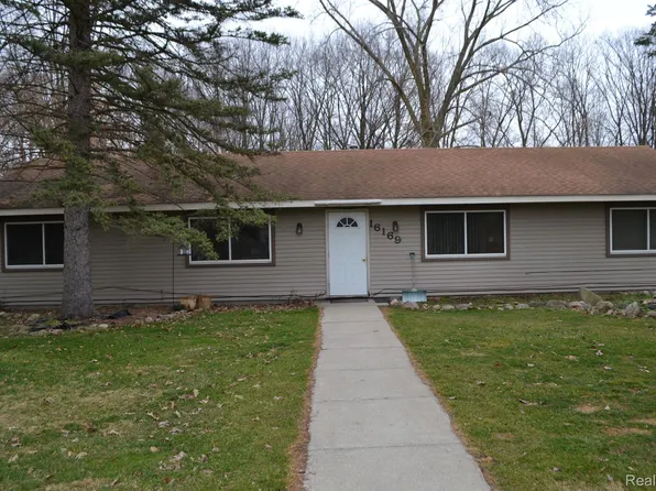16169 Crest Dr, Linden, MI 48451