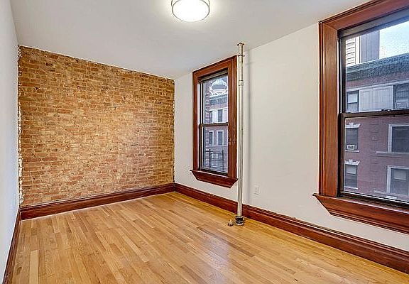 4th image of 24 E 97th St APT 14