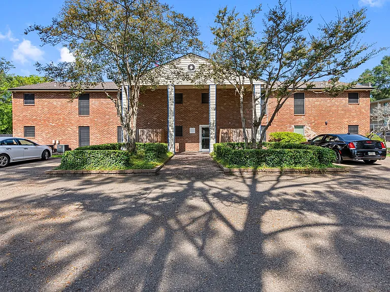 Park East Apartments — Photo 15