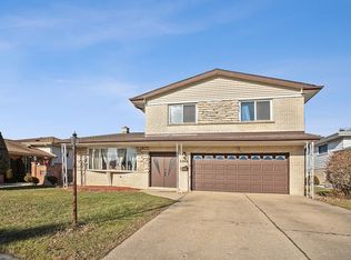 8408 W Amelia Dr, Niles, IL 60714