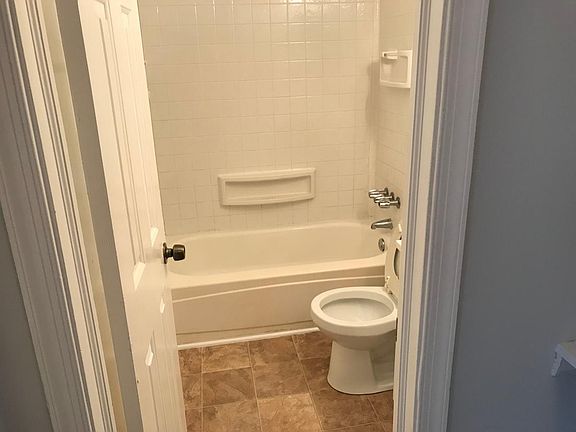 5th image of 118 N Holly Ave