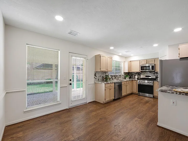 8910 Driftstone Dr — Photo 12
