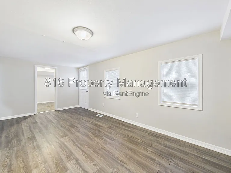 126 S Village Ter — Photo 7