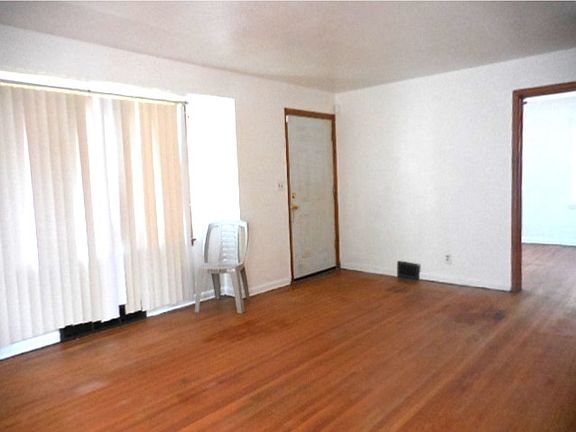 3rd image of 1723 Tacoma Ave