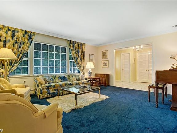 3rd image of 17 Tiffany Dr