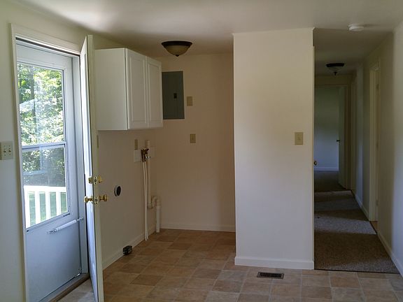 Entrance & Laundry room