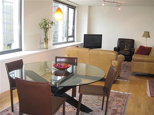 2nd image of 260 King St Unit 775
