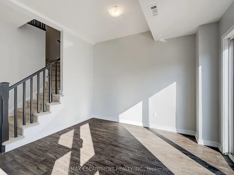 247 Burke St — Photo 18