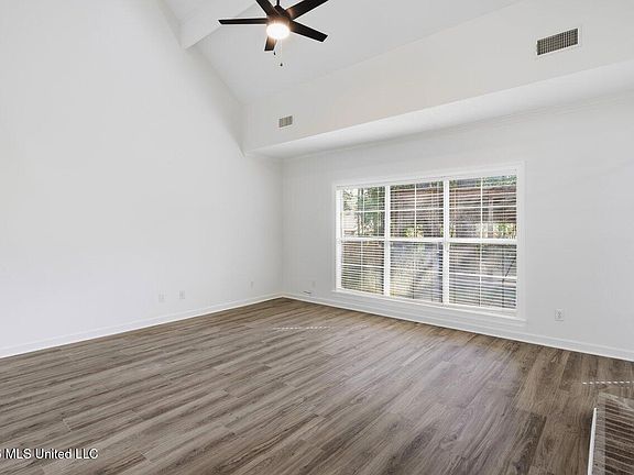 5th image of 412 Meadowgreen Ln