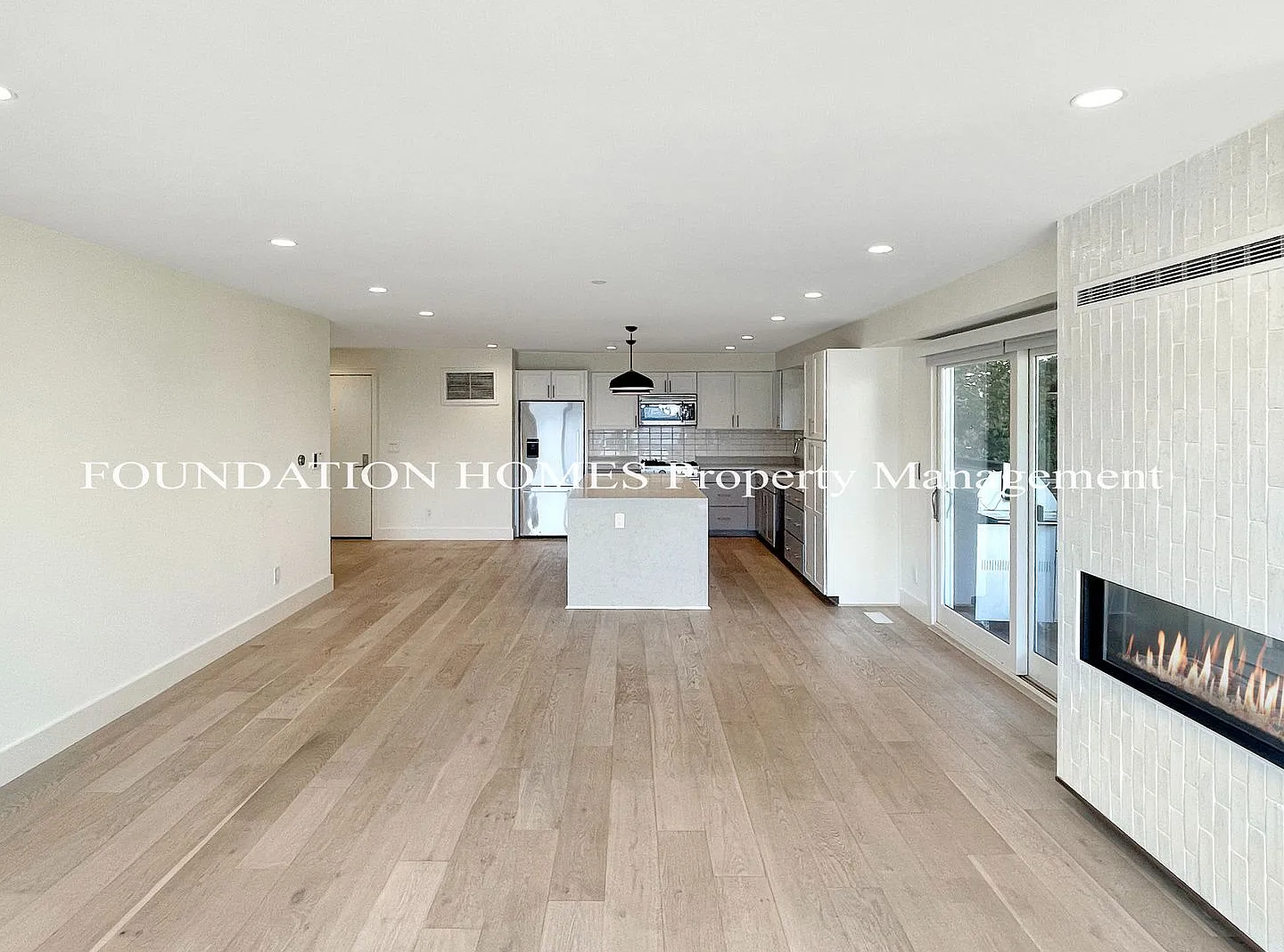 Video - Ultra-Luxury Unit With Sf City View - Foundation — Photo 3