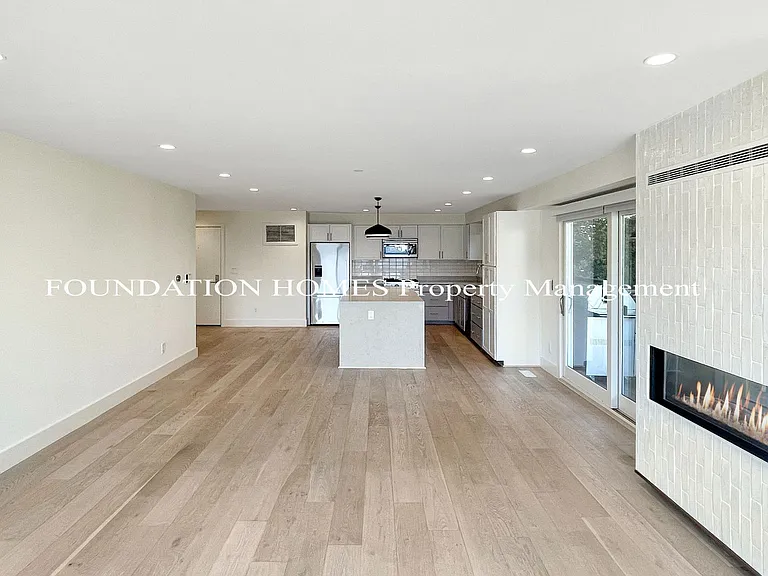 100 Barbaree Way — Photo 3