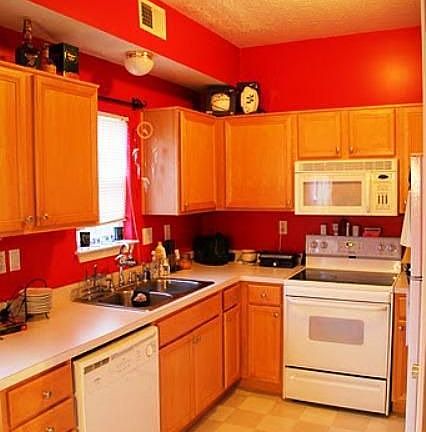 5th image of 200 Palm Hills Dr