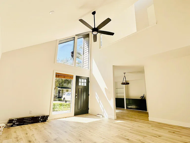 3103 W Knights Ave — Photo 4