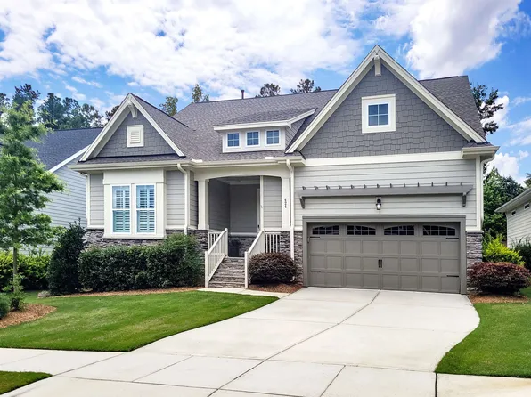 424 Lucky Ribbon Ln, Holly Springs, NC 27540