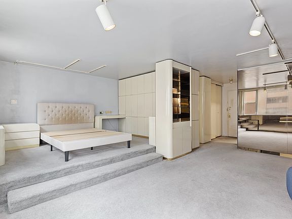 5th image of 200 E 58th St APT 11G