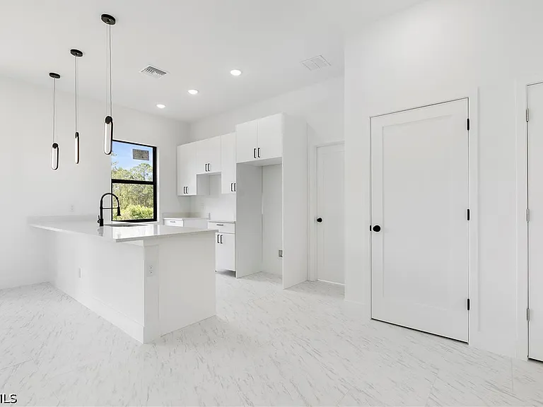 3175 Sunshine Blvd — Photo 24