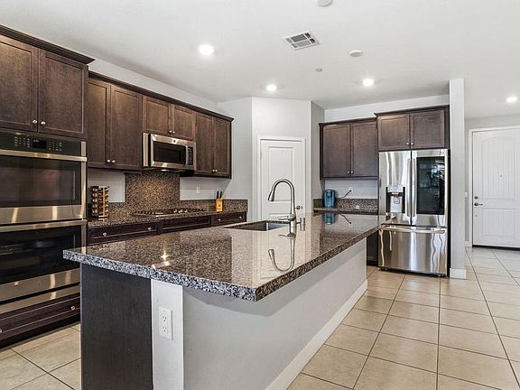 3rd image of 40160 Padova Dr