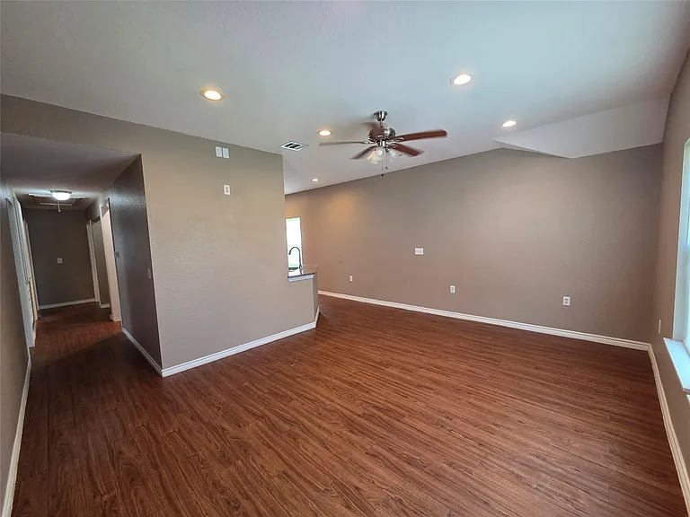 438 Spence Ln — Photo 7