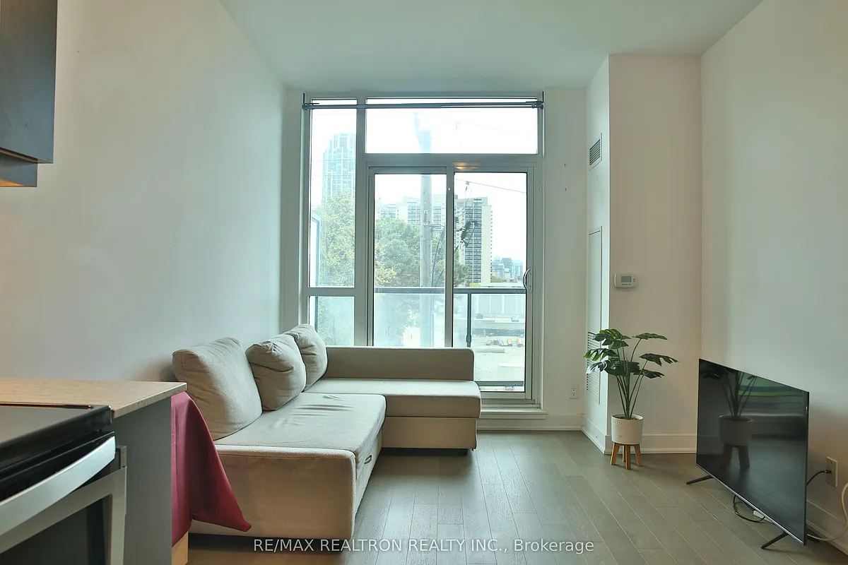 Building Photo - 1486 Bathurst St #303
