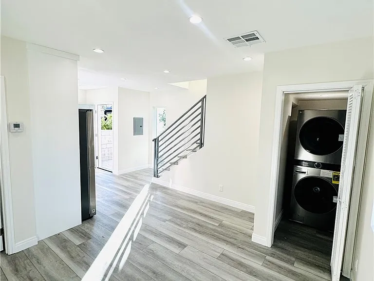 9318 Encino Ave — Photo 7