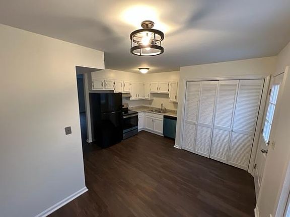 4th image of 2835 Hillside Dr