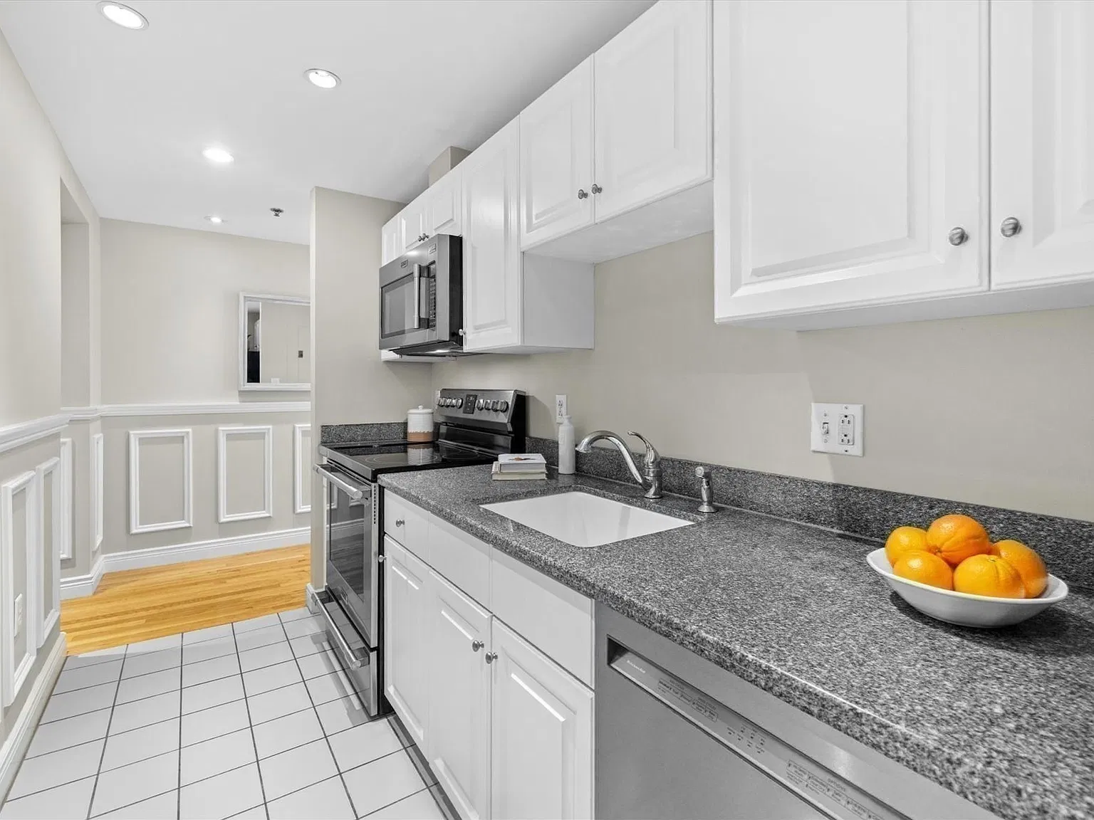 1 bed, 1.0 bath, 716 sqft, $3,800 — Photo 3