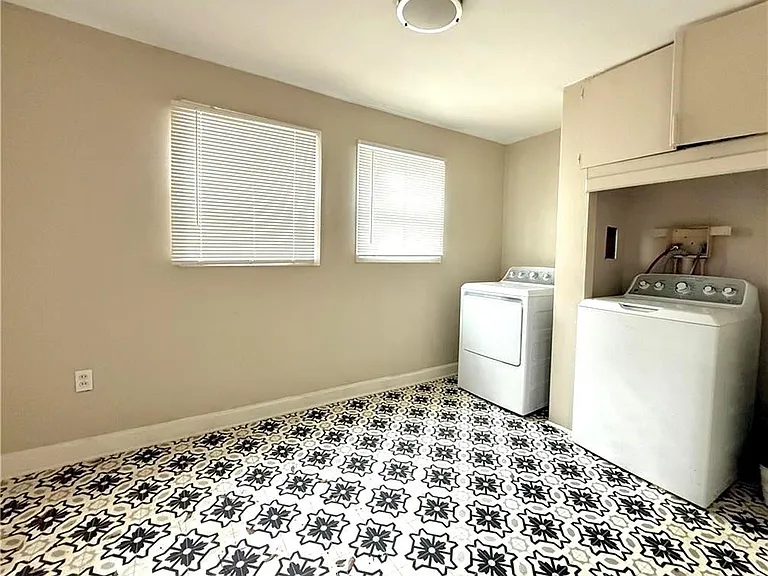 1449 Lynford Dr SW — Photo 16
