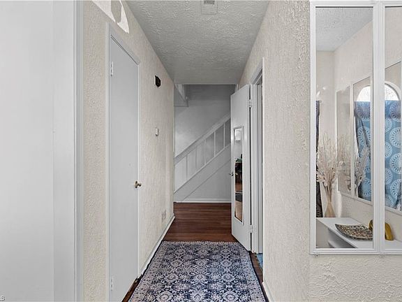 5th image of 201 E Montcastle Dr Unit C