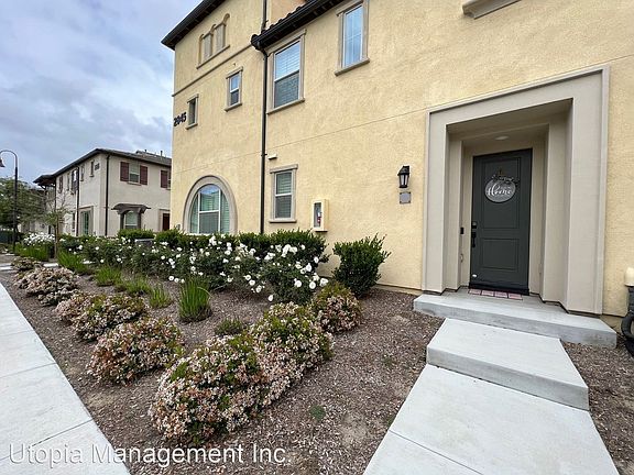 2nd image of 2845 E Berry Loop Privado #29