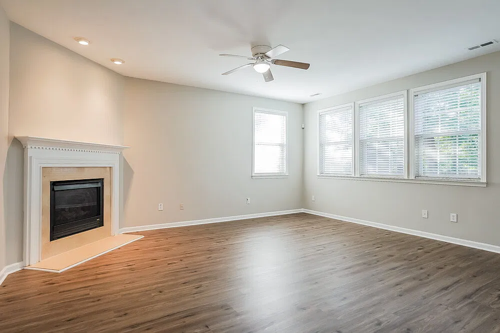 3 bed, 2.5 bath, 2964 sqft, $2,280 — Photo 4