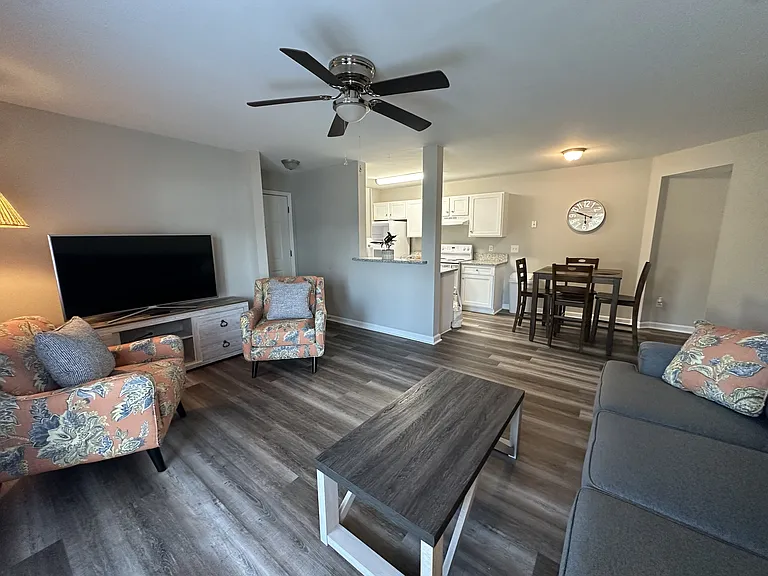 403 S Thomas Rd #D — Photo 4