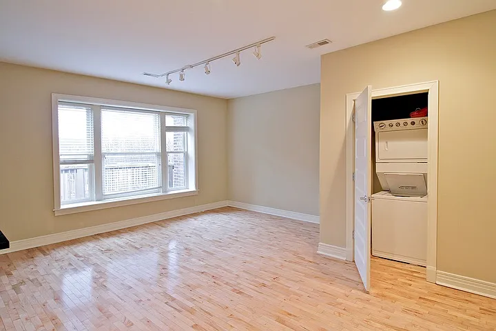 Melrose Apartments — Photo 11