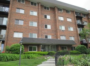 4711 Saint Joseph Creek Rd APT 1F, Lisle, IL 60532