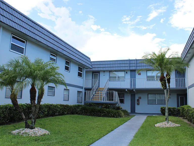 520 Brittany Ave E #K — Photo 1