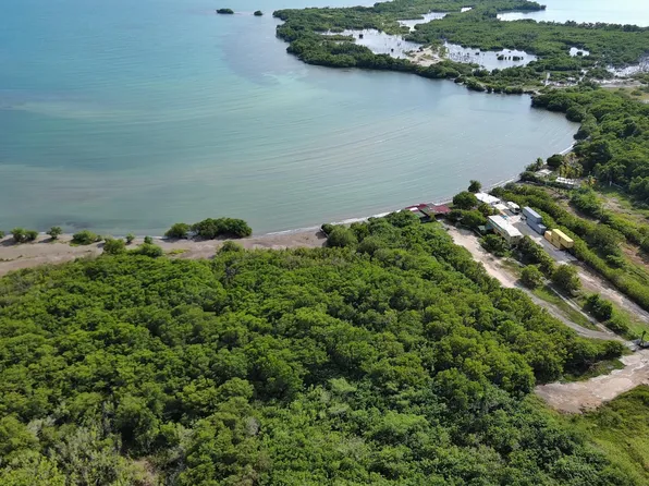 7 Calle Playa Clavelina, Santa Isabel, PR 00757