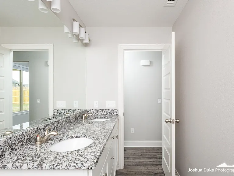 5924 W Mecklin St — Photo 11
