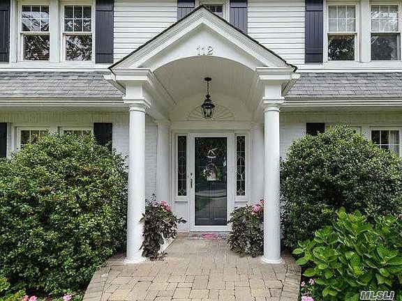 3rd image of 112 Plandome Ct